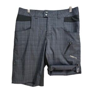 Trayl Cycling Cargo Shorts Womens M Road Mountain Bike Shorts Black Plaid Pocket